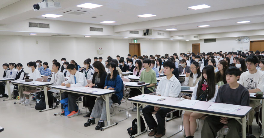 国内高校生及び大学生等オリエンテーション・留学生認定式